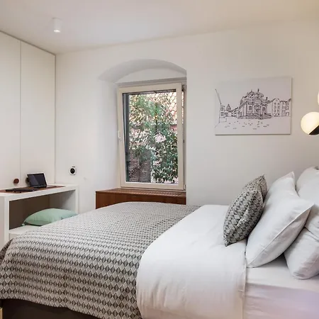 Deluxe Socialist Chic Flavor *