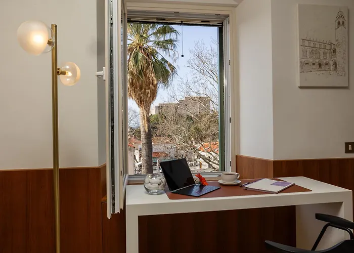 Deluxe Socialist Chic Flavor *