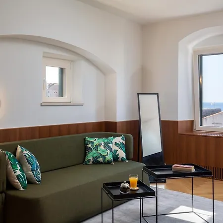 Deluxe Socialist Chic Flavor *