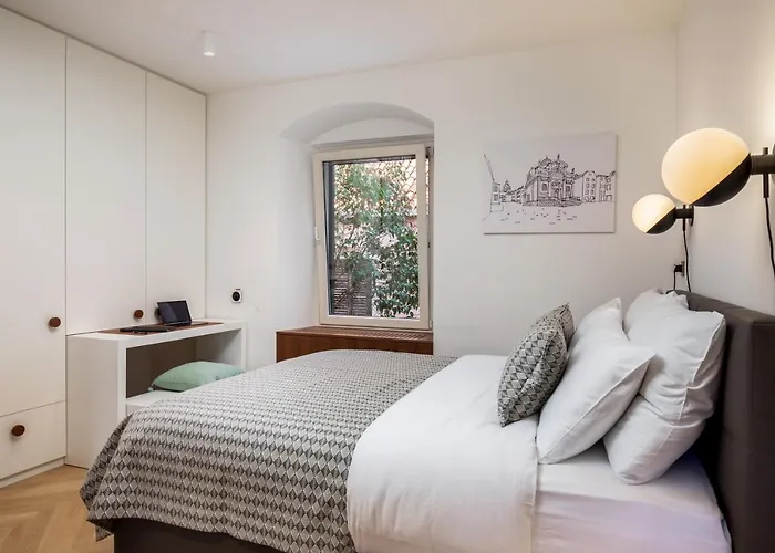 Deluxe Socialist Chic Flavor *