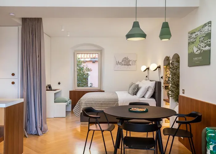 Deluxe Socialist Chic Flavor 公寓